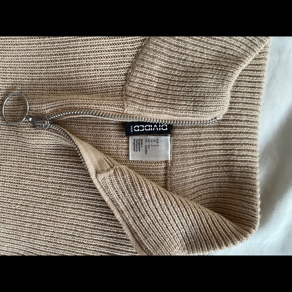 H&M Quarter Zip Sweater - Picture 6 of 6